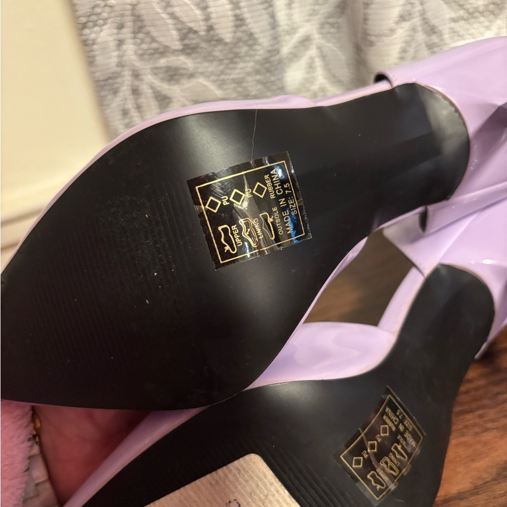 Lavender Pointed Toe Heels - Picture 2 of 2